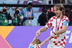 金球奖得主登贝莱：巴塞罗那荣耀与足球生涯的蜕变