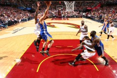 东契奇状态更坚定湖人引援信心！乔治：他有望成为最伟大国际球员